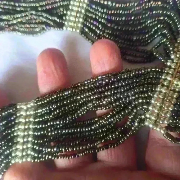 Beaded  necklace - Picture 4 of 6